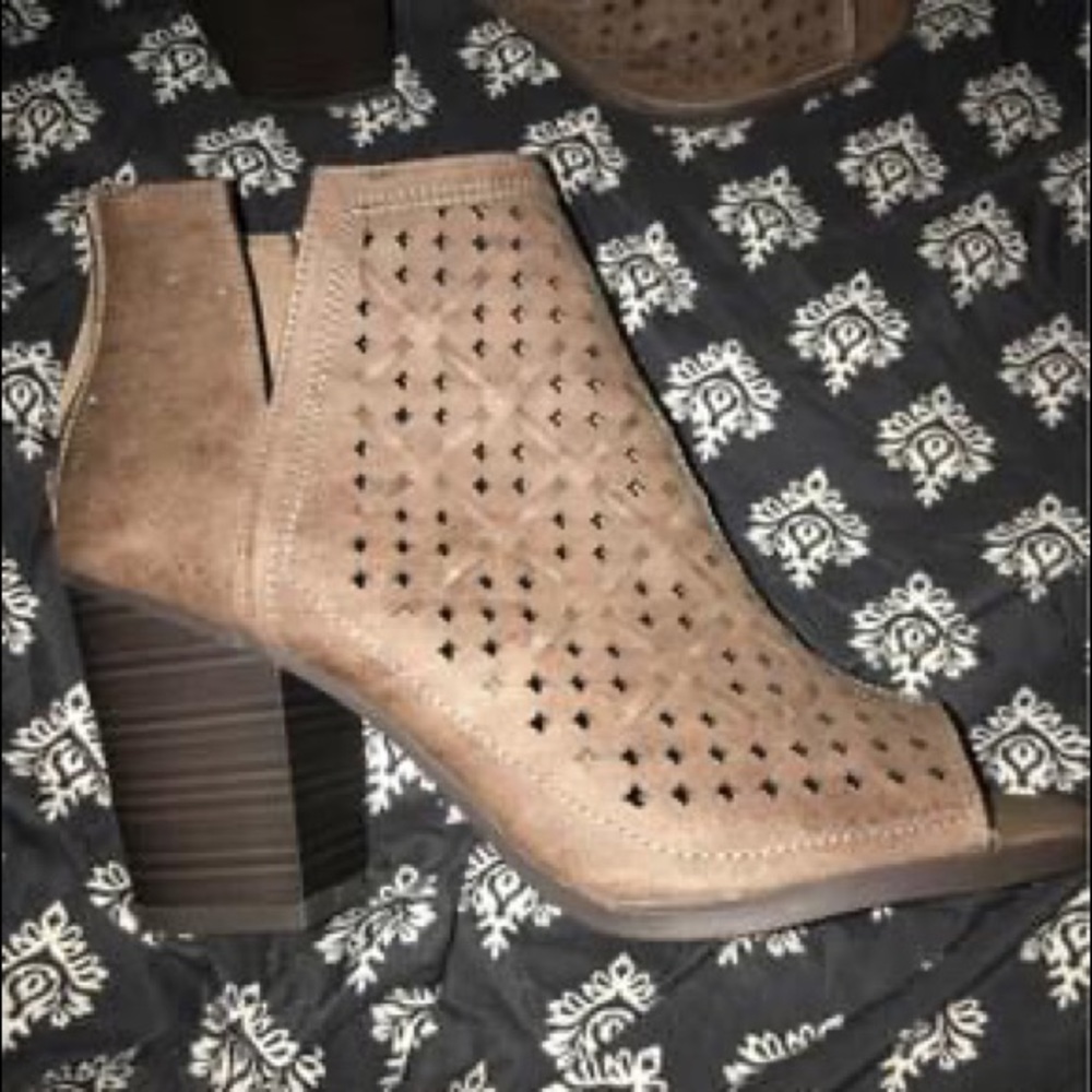 Shoe dazzle booties